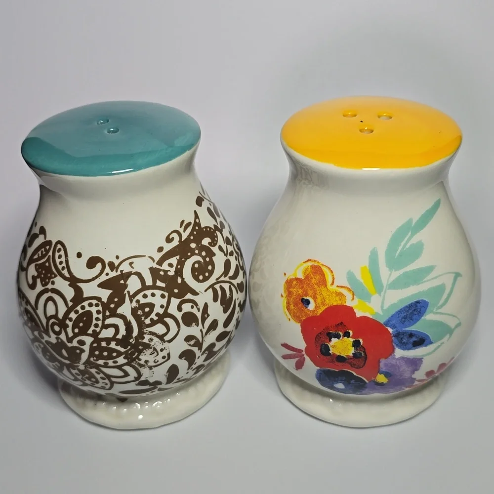 The Pioneer Woman Salt And Pepper Shakers
